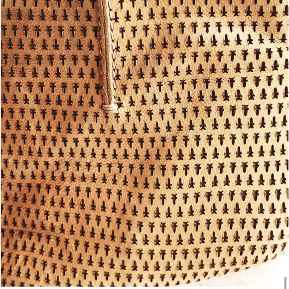 Frye Jennifer Perforated Leather Ankle Bootie 7.5 - Picture 9 of 12